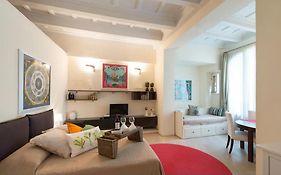 Tintori Elegant Apartment Next To Piazza Santa Croce